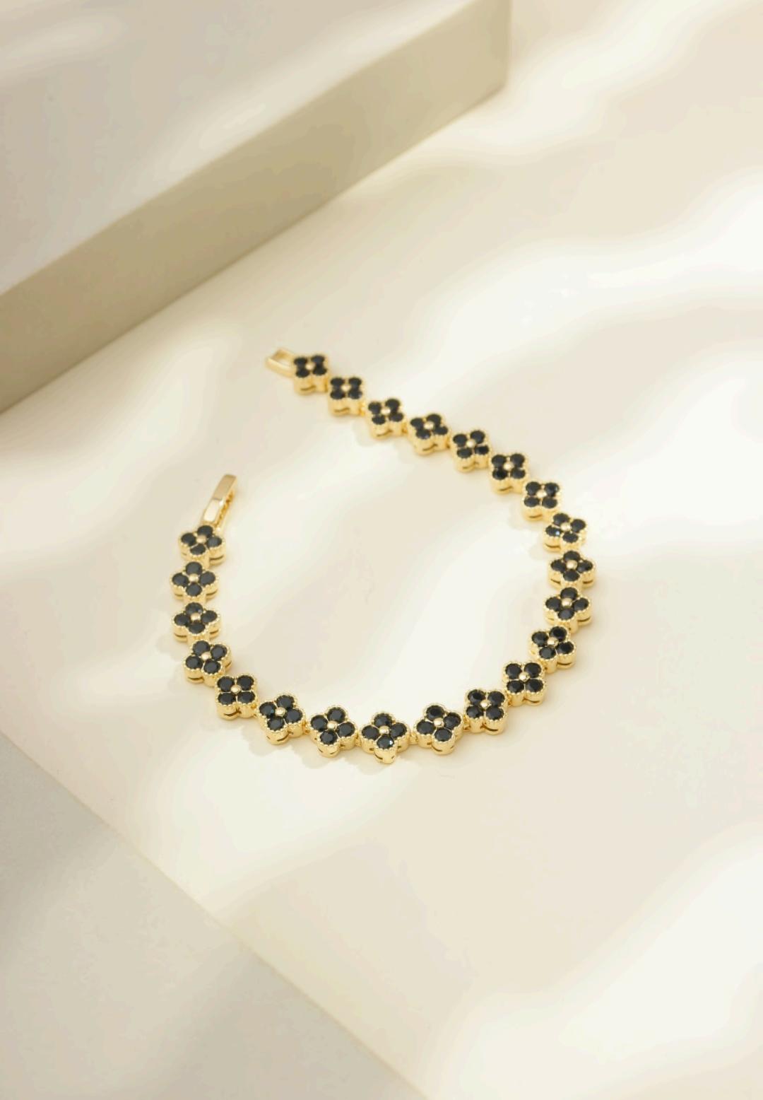 Pulseira Com Trevos Pretos